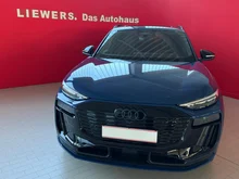 Audi Q6 e-tron quattro in Ascariblau Metallic
