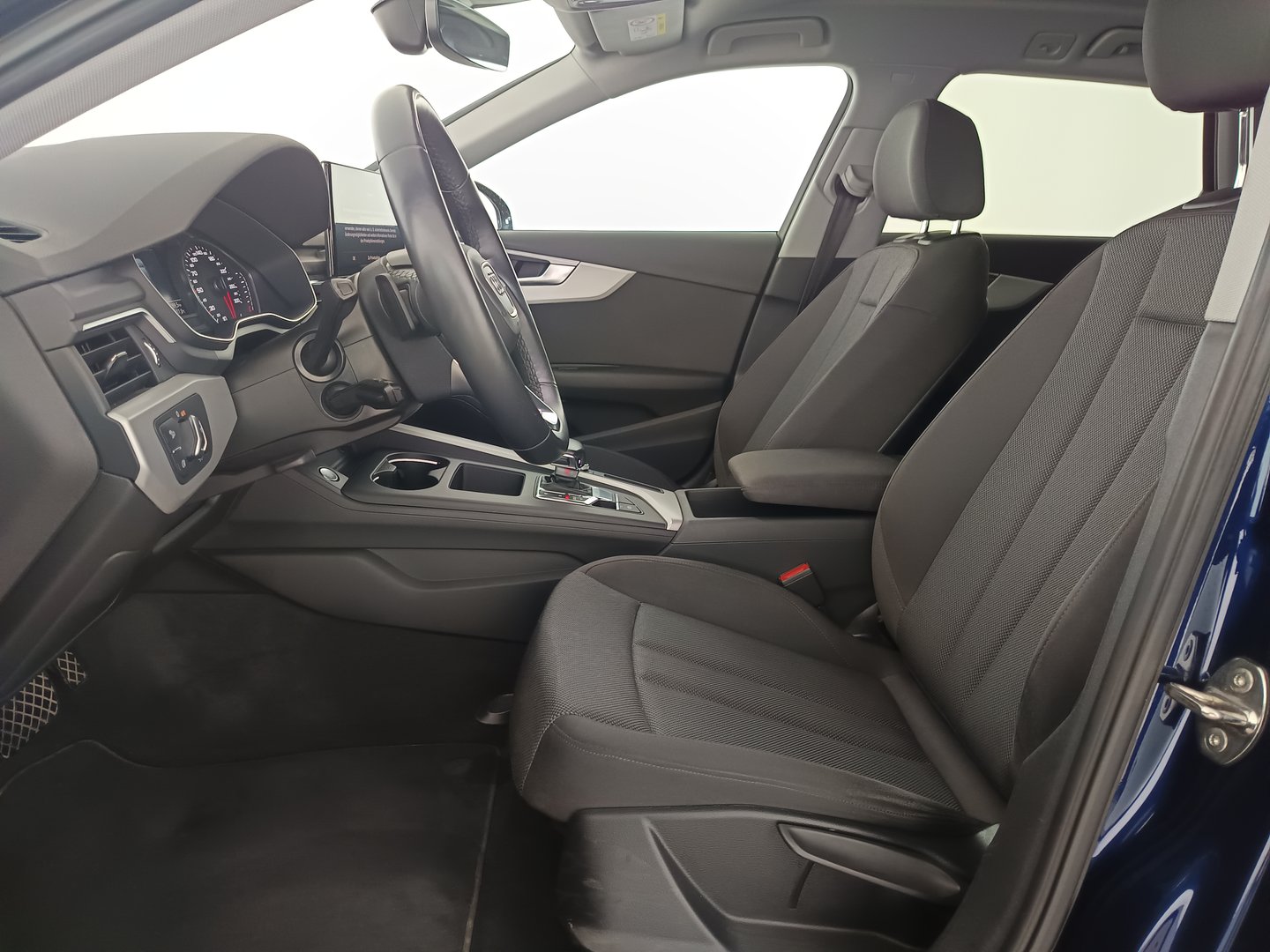 Audi A4 Avant 30 TDI advanced | Bild 13 von 36