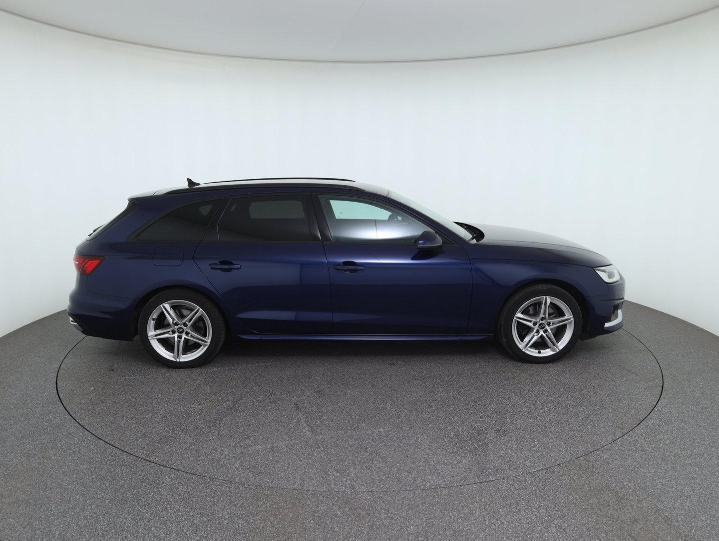 Audi A4 Avant 30 TDI advanced | Bild 4 von 36