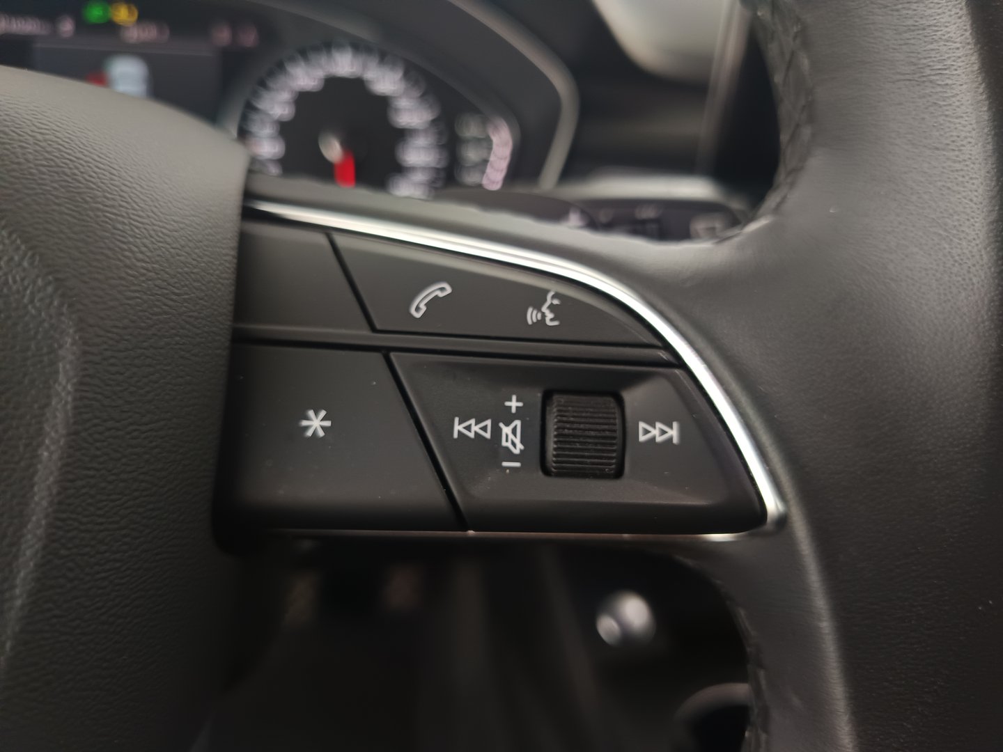 Audi A4 Avant 30 TDI advanced | Bild 17 von 36