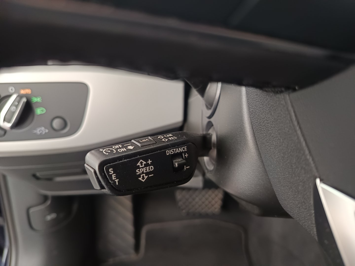 Audi A4 Avant 30 TDI advanced | Bild 18 von 36