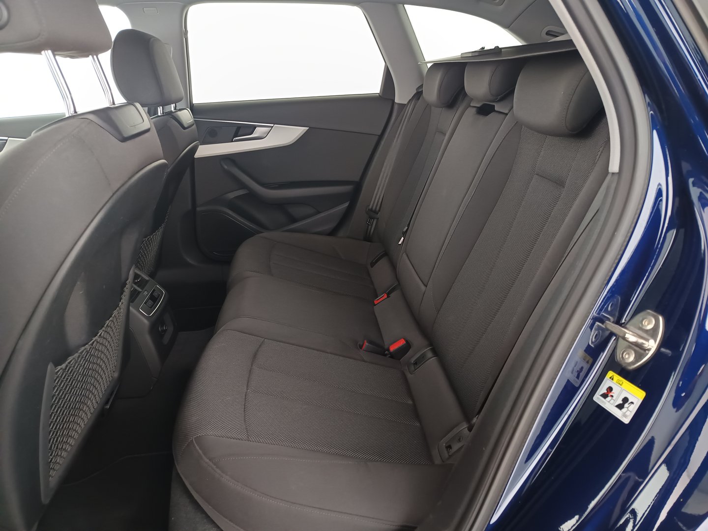 Audi A4 Avant 30 TDI advanced | Bild 31 von 36