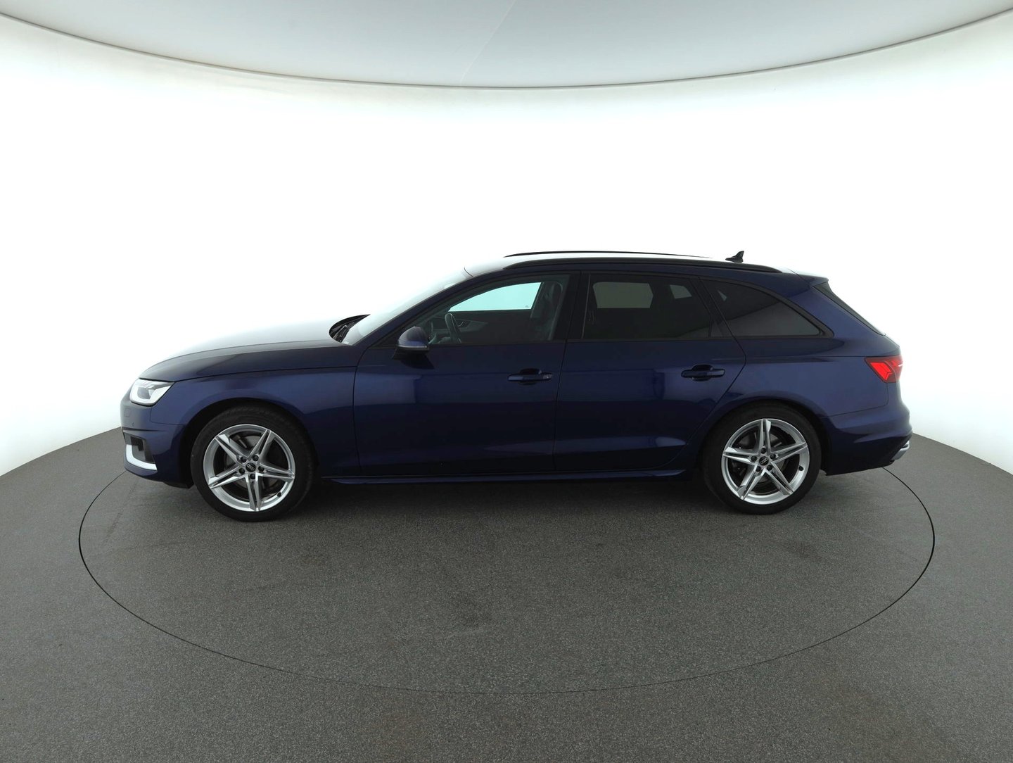 Audi A4 Avant 30 TDI advanced | Bild 8 von 36