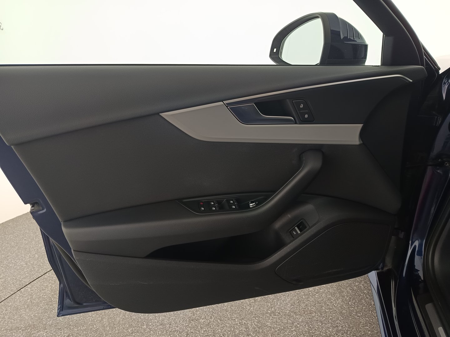 Audi A4 Avant 30 TDI advanced | Bild 10 von 36