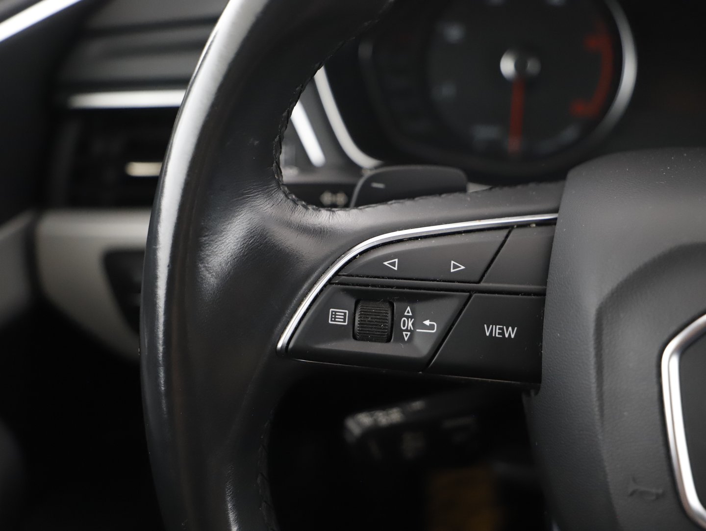 Audi A4 Avant 40 TDI S line | Bild 17 von 30