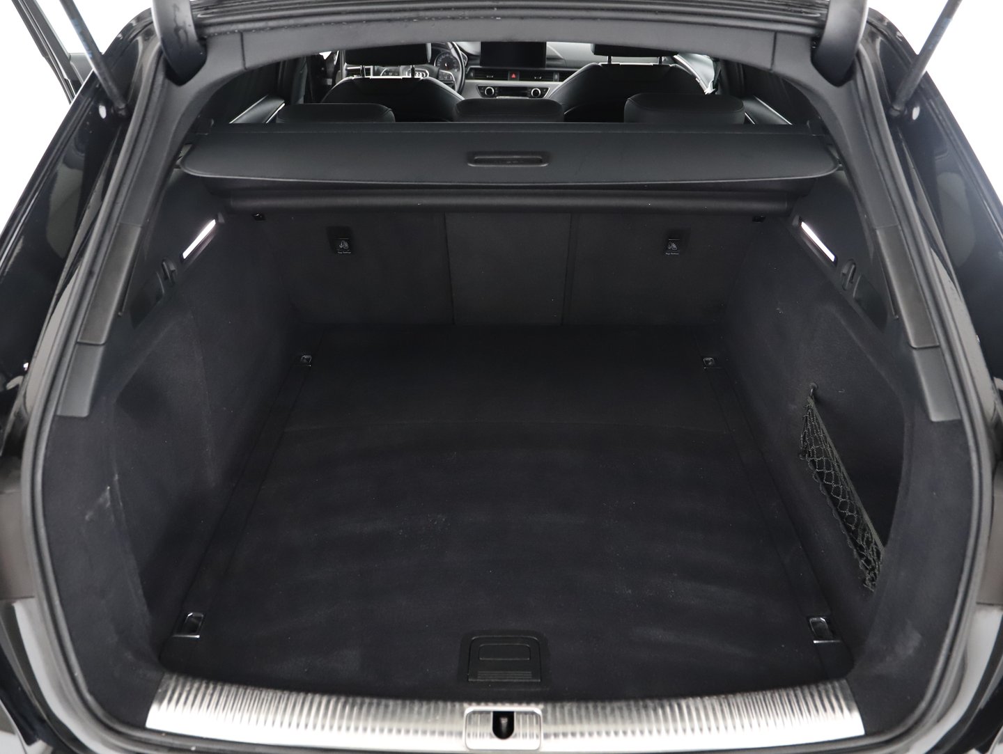 Audi A4 Avant 40 TDI S line | Bild 25 von 30