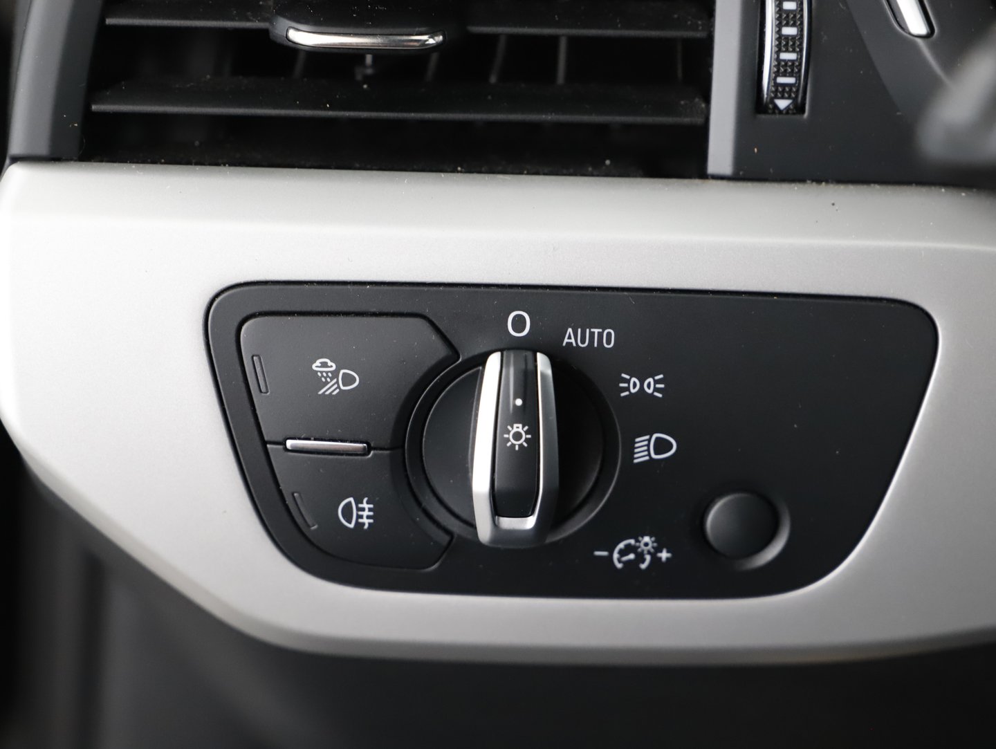 Audi A4 Avant 40 TDI S line | Bild 12 von 30