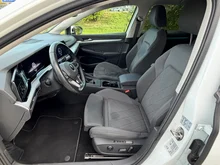VW Golf Variant Life TDI in Pure White