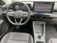 VW T-Roc Life eTSI DSG in Grenadillschwarz Metallic
