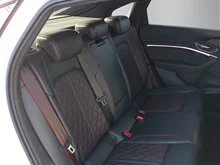 Audi SQ8 Sportback e-tron quattro in Gletscherweiss Met.