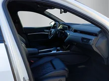 Audi SQ8 Sportback e-tron quattro in Gletscherweiss Met.