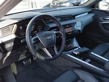 Audi SQ8 Sportback e-tron quattro in Gletscherweiss Met.