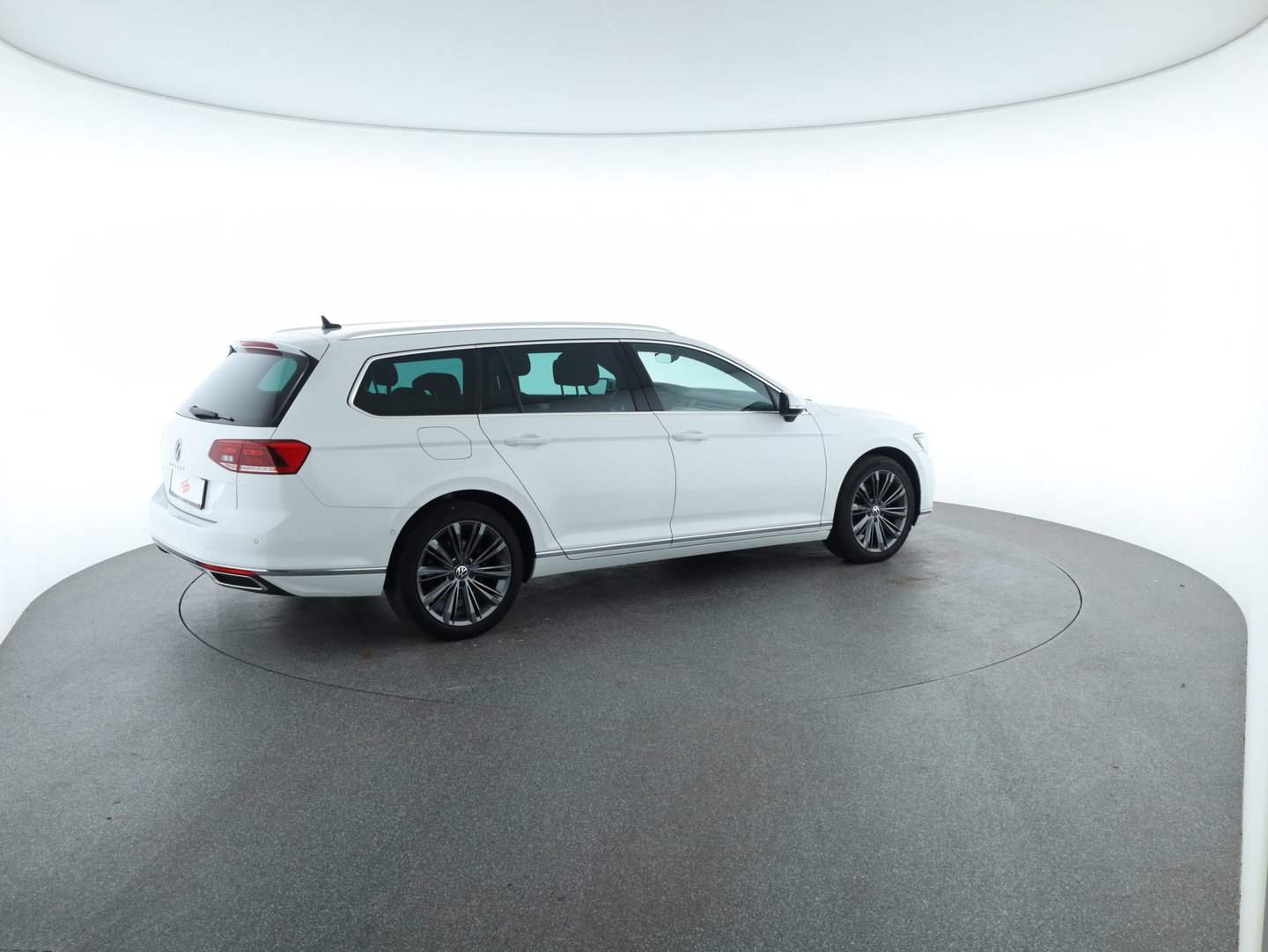 VW Passat Variant Elegance TDI DSG | Bild 2 von 20