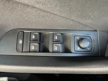 Škoda Scala Essence TSI in Black-Magic Perleffekt