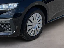 Škoda Scala Essence TSI in Black-Magic Perleffekt