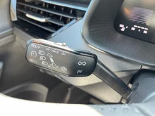 Škoda Scala Essence TSI in Black-Magic Perleffekt