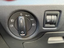 Škoda Scala Essence TSI in Black-Magic Perleffekt