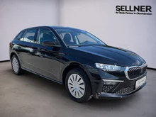 Škoda Scala Essence TSI in Black-Magic Perleffekt