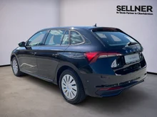 Škoda Scala Essence TSI in Black-Magic Perleffekt