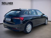 Škoda Scala Essence TSI in Black-Magic Perleffekt