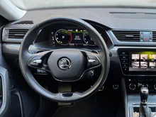 Škoda Superb Combi 4x4 SCOUT TDI DSG in Lava-Blau Metallic