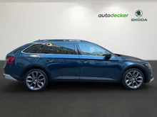 Škoda Superb Combi 4x4 SCOUT TDI DSG in Lava-Blau Metallic