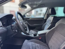 Škoda Superb Combi 4x4 SCOUT TDI DSG in Lava-Blau Metallic