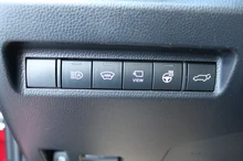 Toyota RAV4 2,5 Hybrid VIP AWD in Pearlrot Metallic
