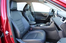 Toyota RAV4 2,5 Hybrid VIP AWD in Pearlrot Metallic