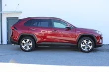 Toyota RAV4 2,5 Hybrid VIP AWD in Pearlrot Metallic