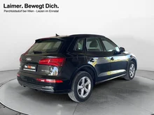 Audi Q5 55 TFSI e quattro Sport in 0E Mythosschwarz Metallic