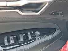 KIA Sportage 1,6 TGDI PHEV AWD Gold Aut. in 2 Farb Lackierung rot/schwarz