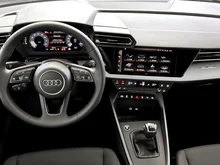 Audi A3 Sportback 30 TFSI in Distriktgrün Metallic