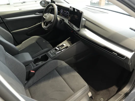 Bild eines Golf Variant Business mHeV DSG