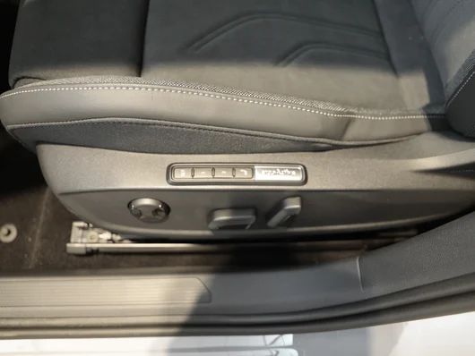 Bild eines Golf Variant Business mHeV DSG