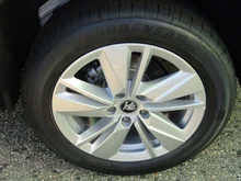Škoda Karoq Selection TDI DSG in Moon-Weiß Metallic