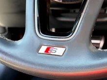 Audi A4 Avant 40 TFSI S line in dunkelgrau - metallic-perleffekt