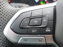 VW Golf Sport mHEV TSI DSG in Oryxweiß Perlmutteffekt  Dach schwarz