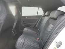 VW Golf Sport mHEV TSI DSG in Oryxweiß Perlmutteffekt  Dach schwarz