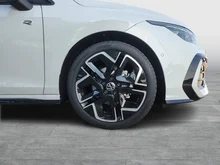 VW Golf Sport mHEV TSI DSG in Oryxweiß Perlmutteffekt  Dach schwarz