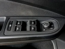 VW Golf Life TSI ACT in Deep Black Perleffekt