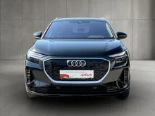 Audi Q4 e-tron 50 e-tron quattro in Mythosschwarz metallic