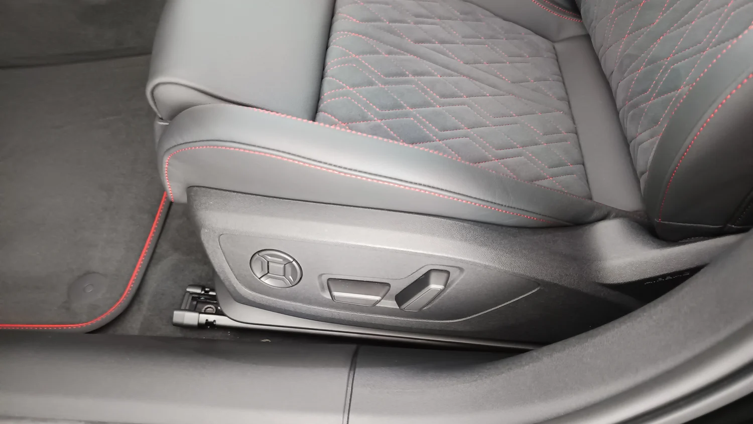 Bild eines Audi A6 Limousine quattro TDI 150 kW