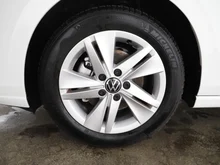 VW Golf Life TSI in PURE WHITE