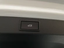 Škoda Karoq Selection TSI in 2Y Moon-Weiss Metallic