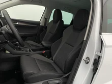 Škoda Karoq Selection TSI in 2Y Moon-Weiss Metallic