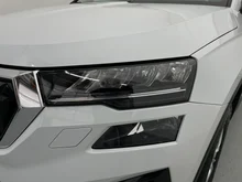 Škoda Karoq Selection TSI in 2Y Moon-Weiss Metallic
