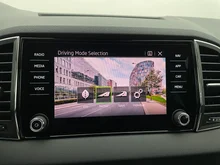 Škoda Karoq Selection TSI in 2Y Moon-Weiss Metallic