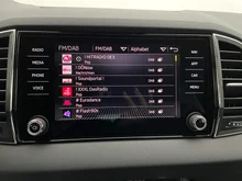 Škoda Karoq Selection TSI in 2Y Moon-Weiss Metallic