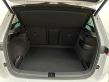 Škoda Karoq Selection TSI in 2Y Moon-Weiss Metallic